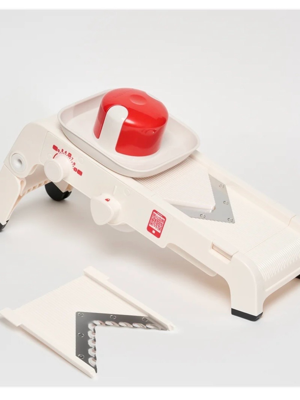 Tupperware Mandolin Kitchen Slicer White & Red New in Box